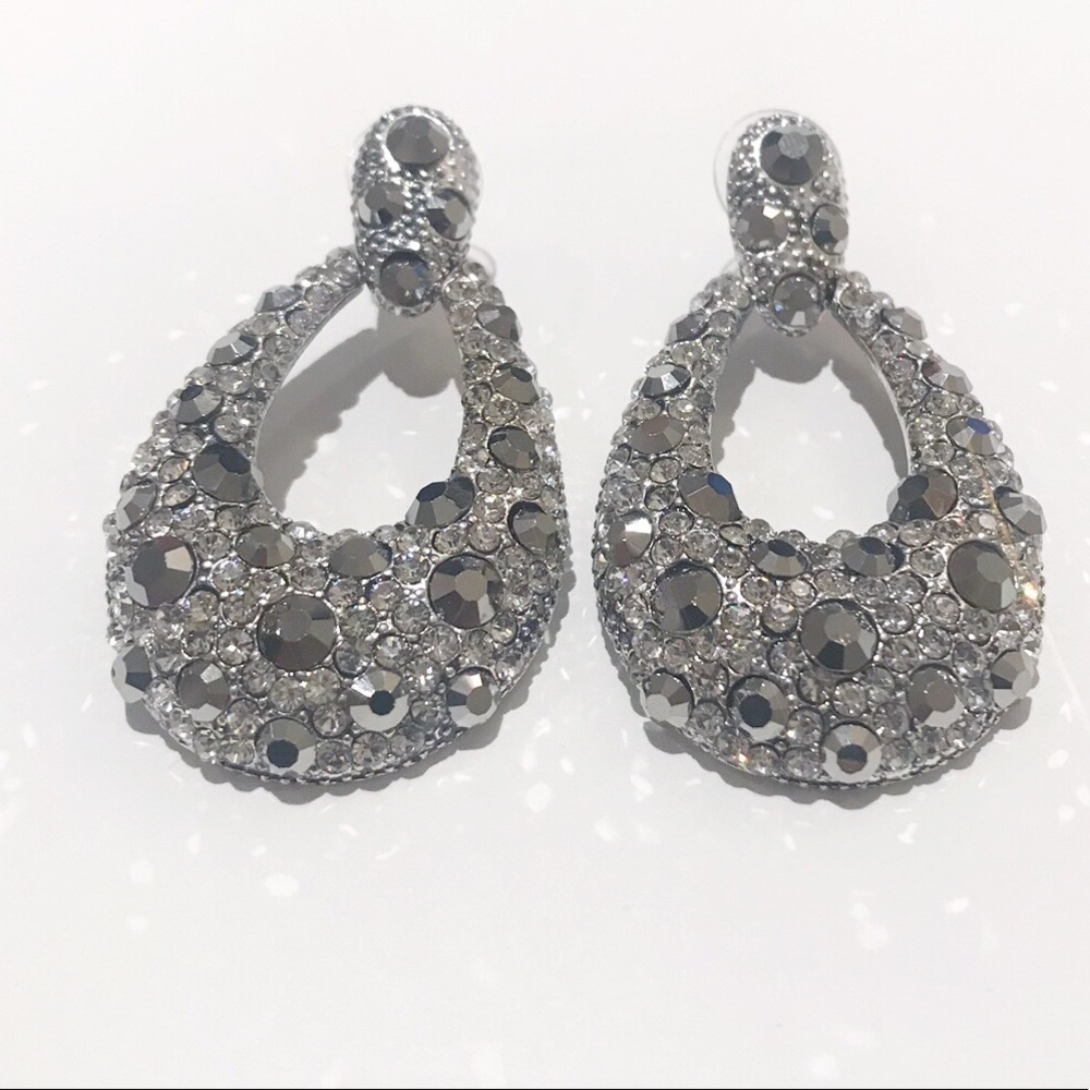 Metallic silver/grey rhinestone drop earrings - Picture 4 of 8